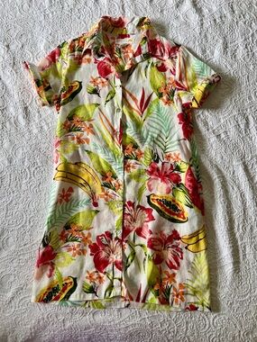 C&C California White Linen Shift Dress with Red, Orange & Green Tropical Pattern
